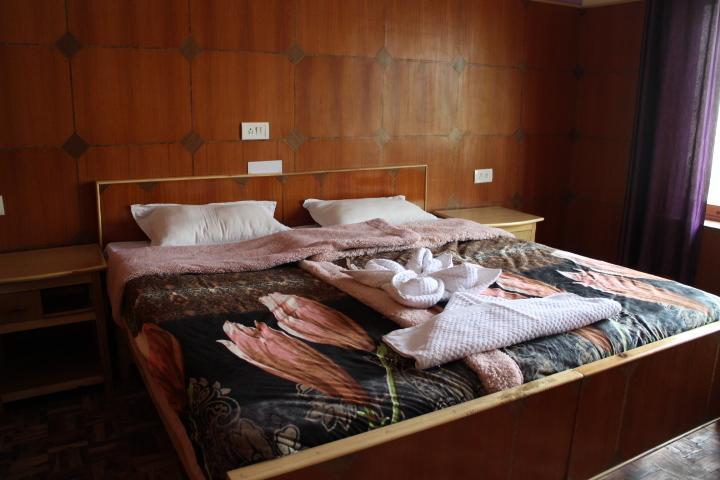 Hotel Nirvana Palace Leh Room photo